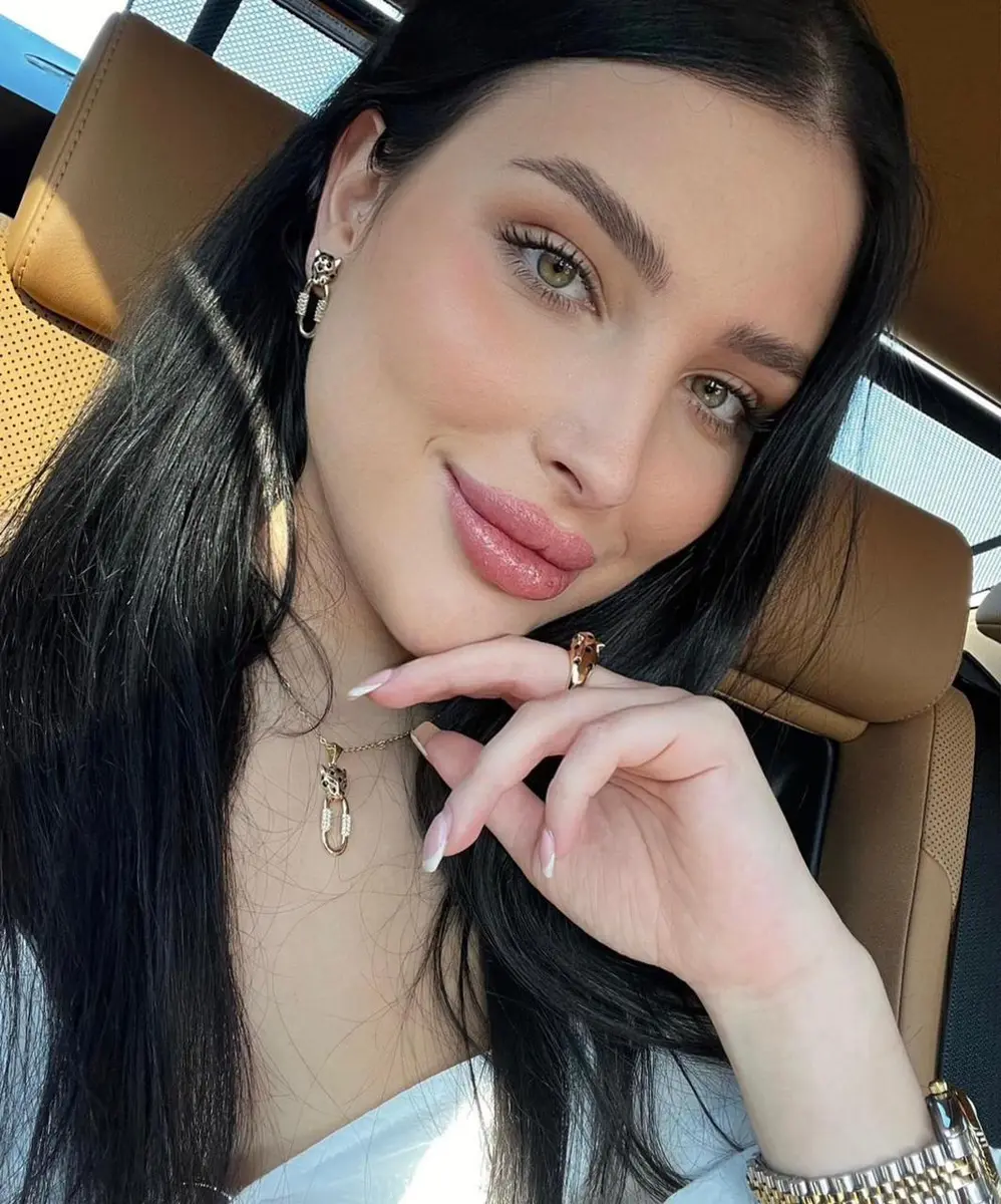 Arina escort in Moscow