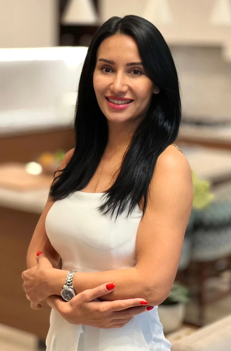 Mona escort in Moscow