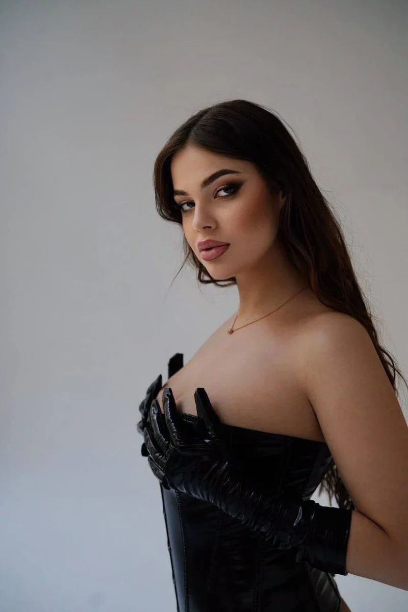 Thyra escort in Moscow